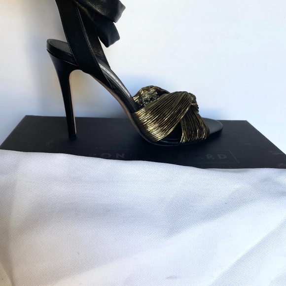 Veronica Beard Black Gold Leather Calida Sandals - Picture 2 of 10